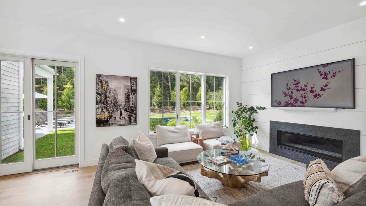 Photo of Livingroom in East Hampton North