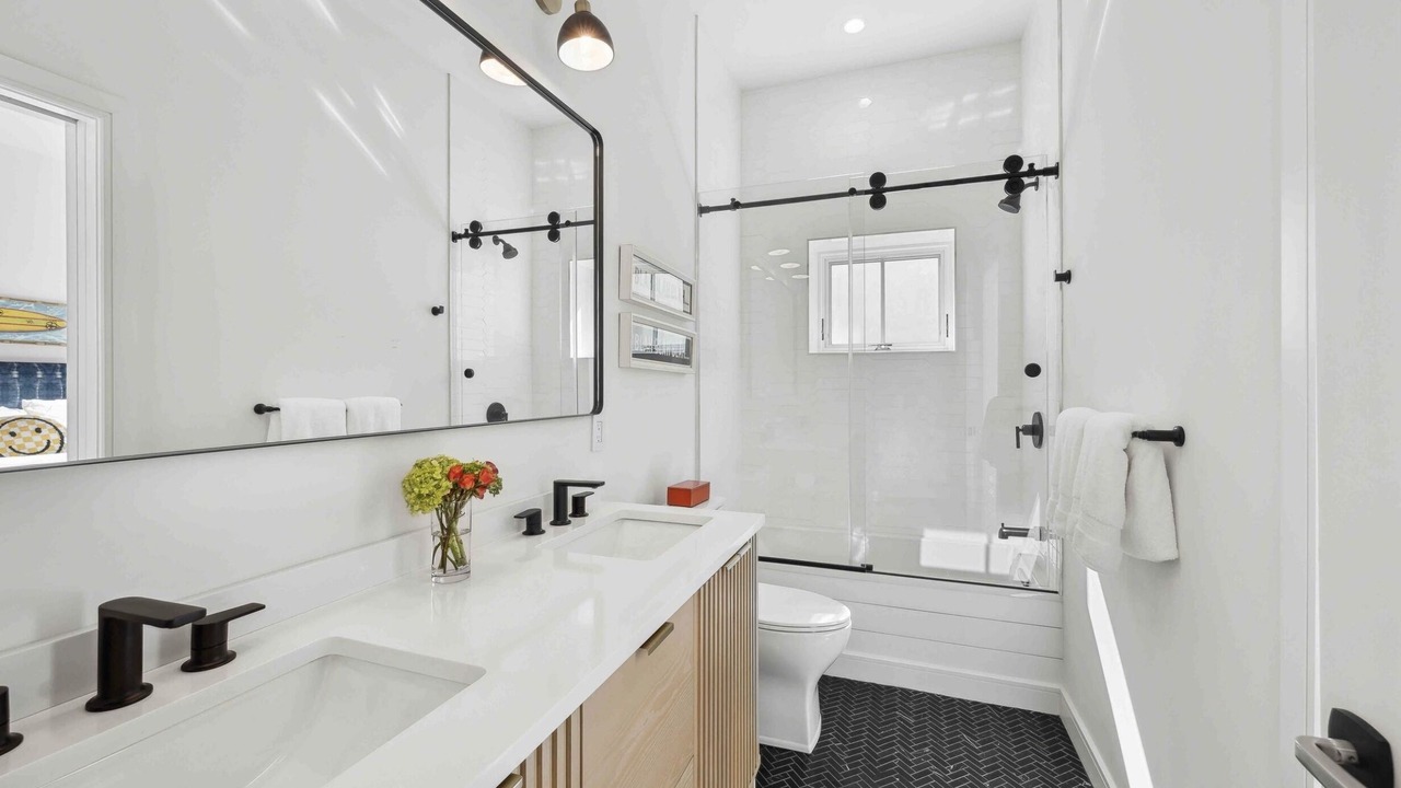 Photo of Bathroom in East Hampton North
