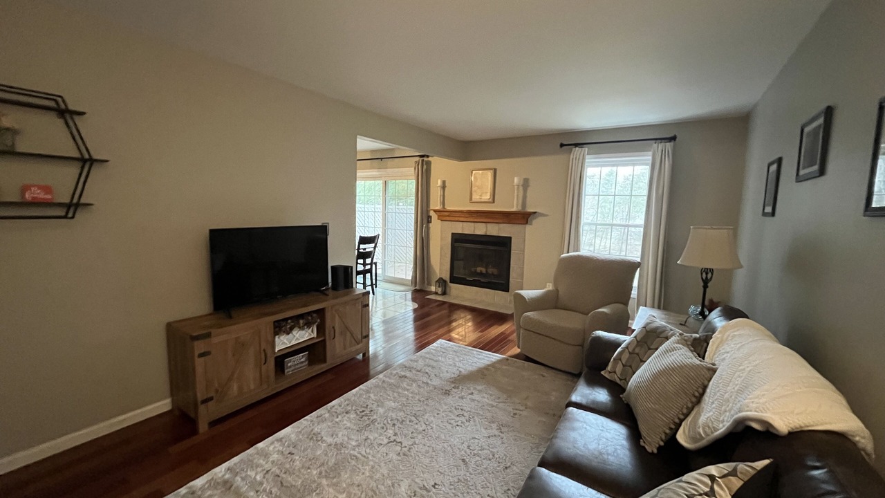 Photo of Livingroom in Geyser Crest