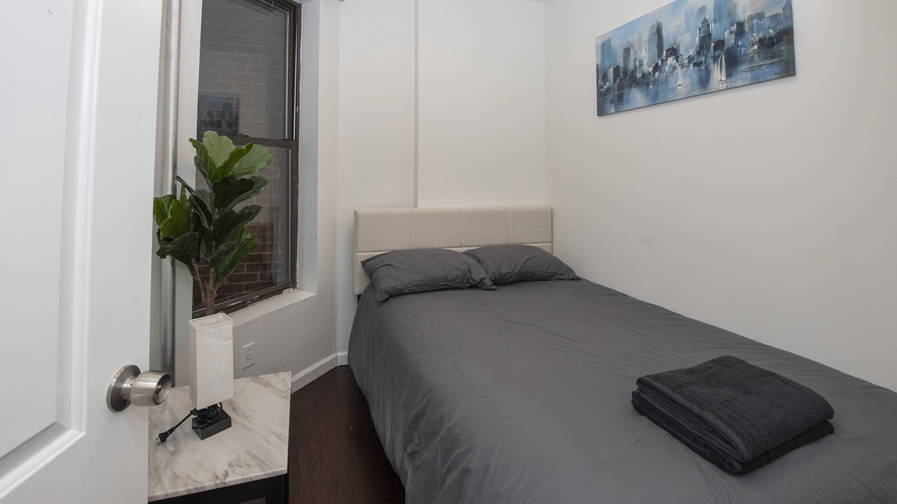 Photo of Bedroom in Garment District