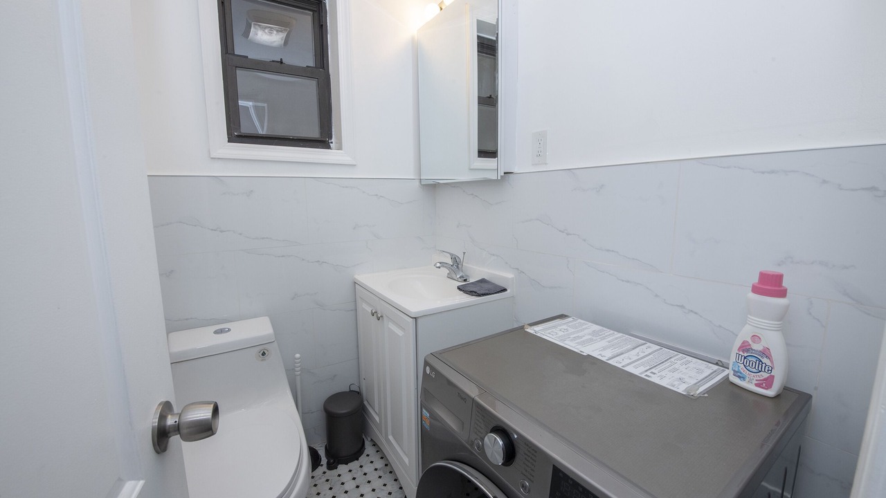 Photo of Bathroom in Garment District