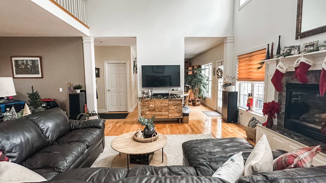 Photo of Livingroom in Saratoga Springs
