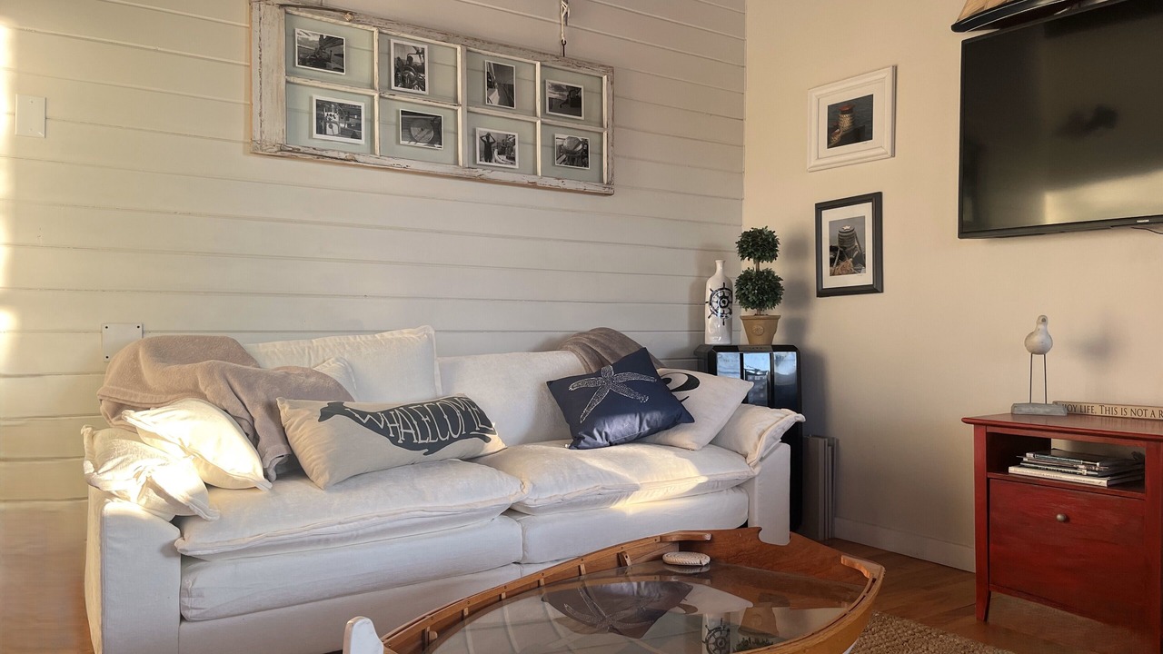Photo of Livingroom in Newtonville