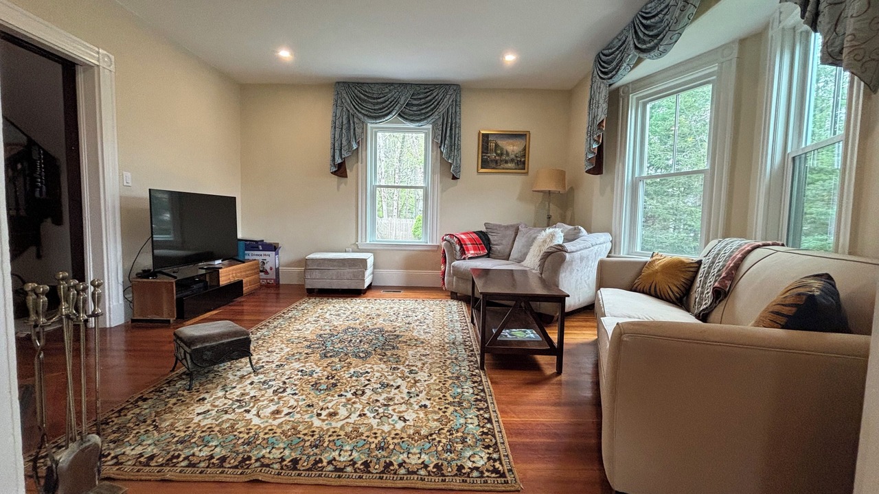 Photo of Livingroom in West Roxbury