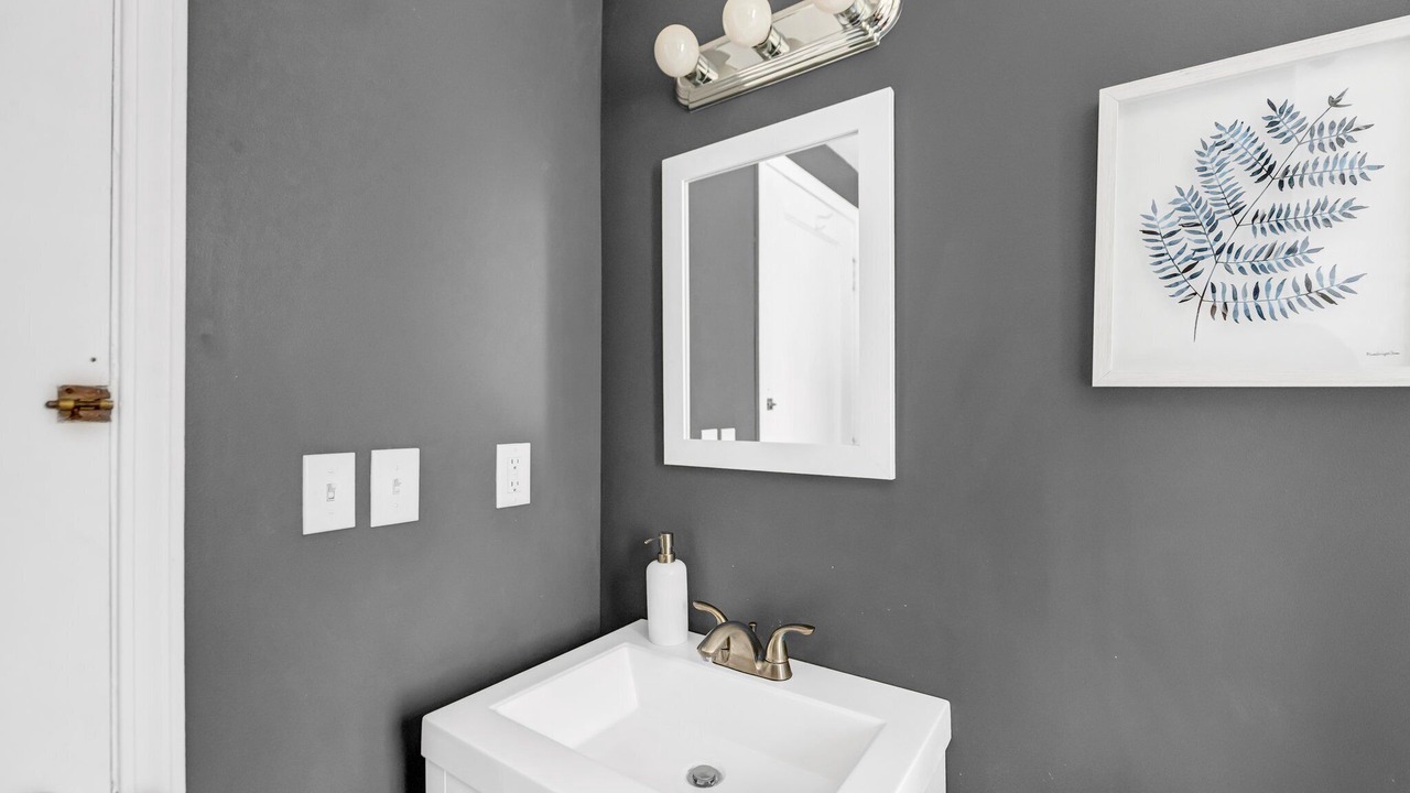 Photo of Bathroom in Downtown Niagara Falls
