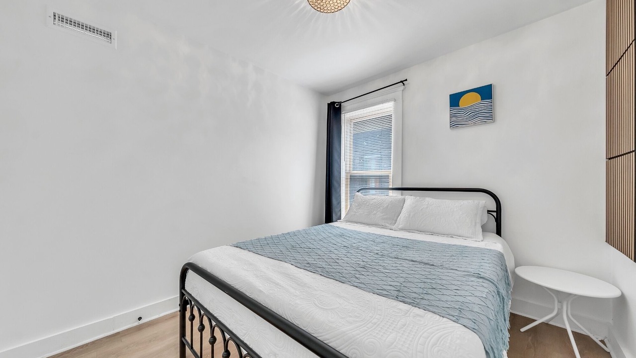 Photo of Bedroom in Downtown Niagara Falls