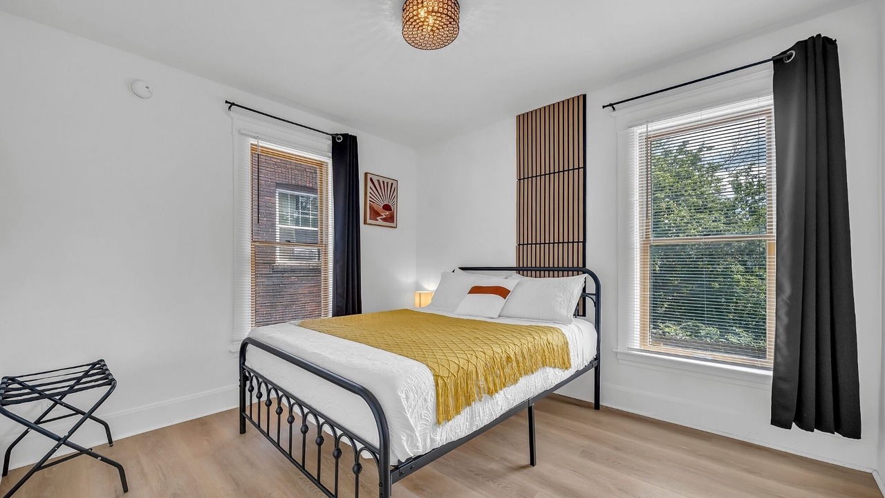 Photo of Bedroom in Downtown Niagara Falls