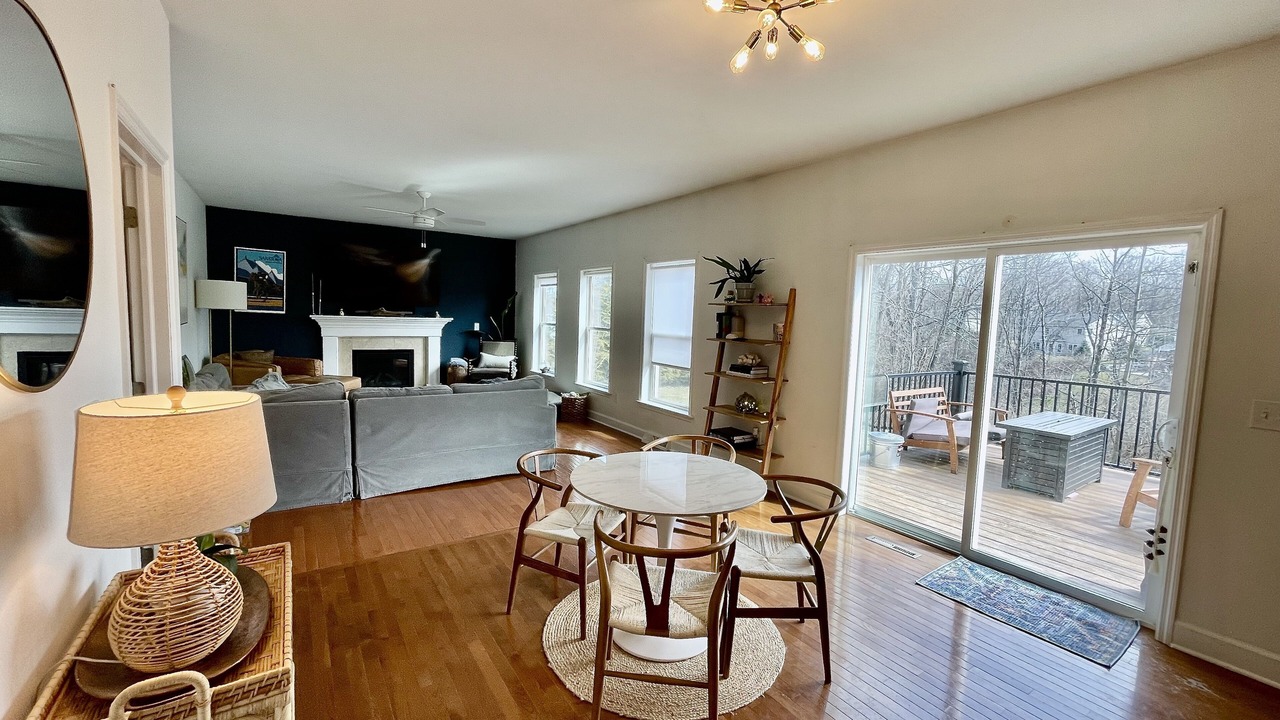 Photo of Livingroom in Saratoga Springs