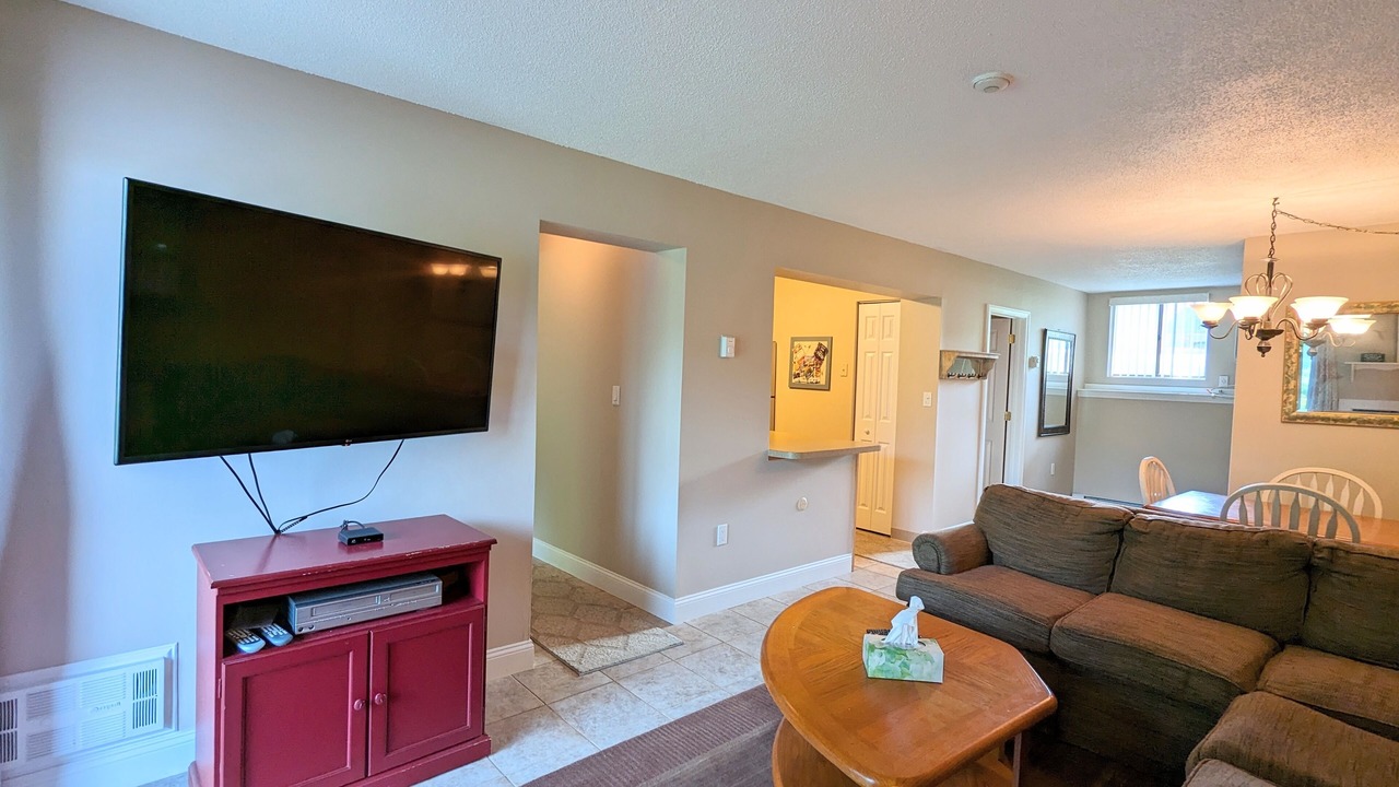 Photo of Livingroom in Weirs Beach