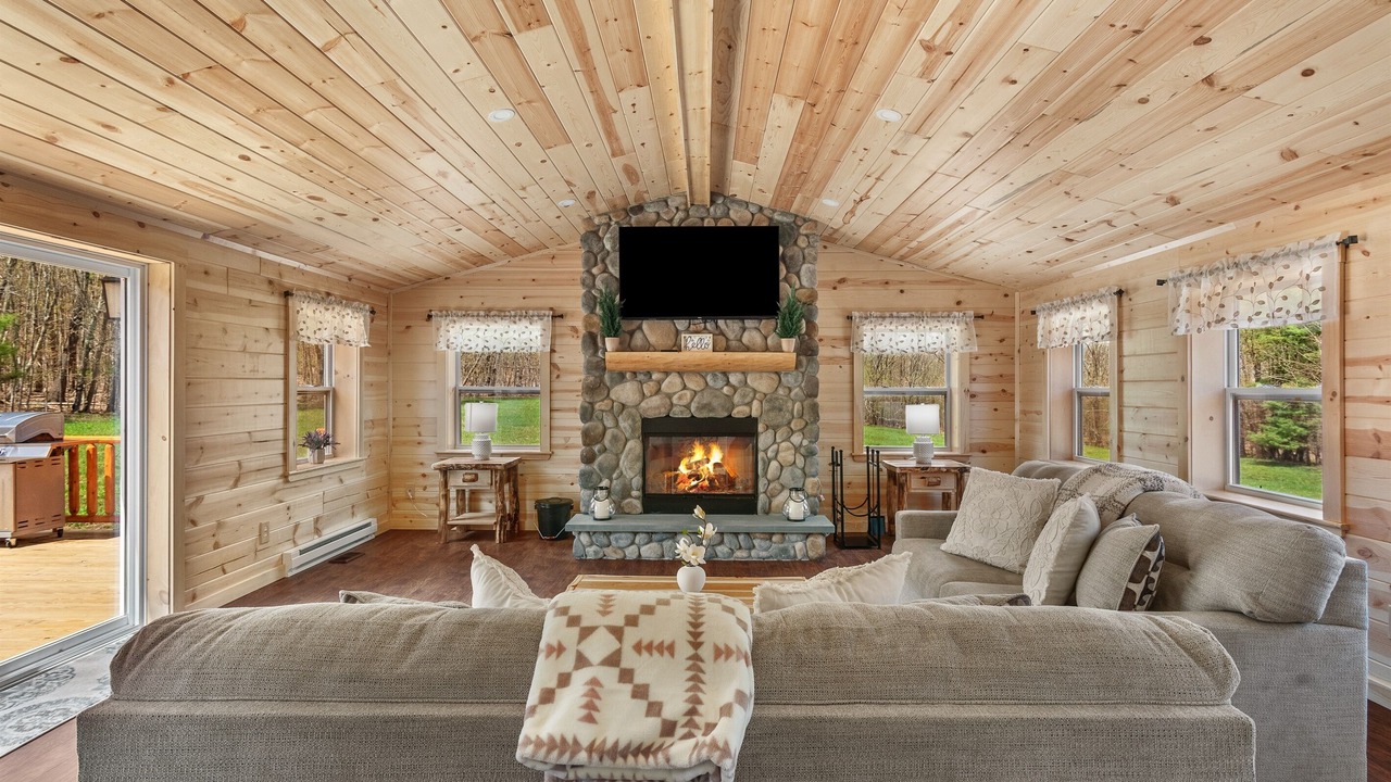 Photo of Livingroom in West Oneonta