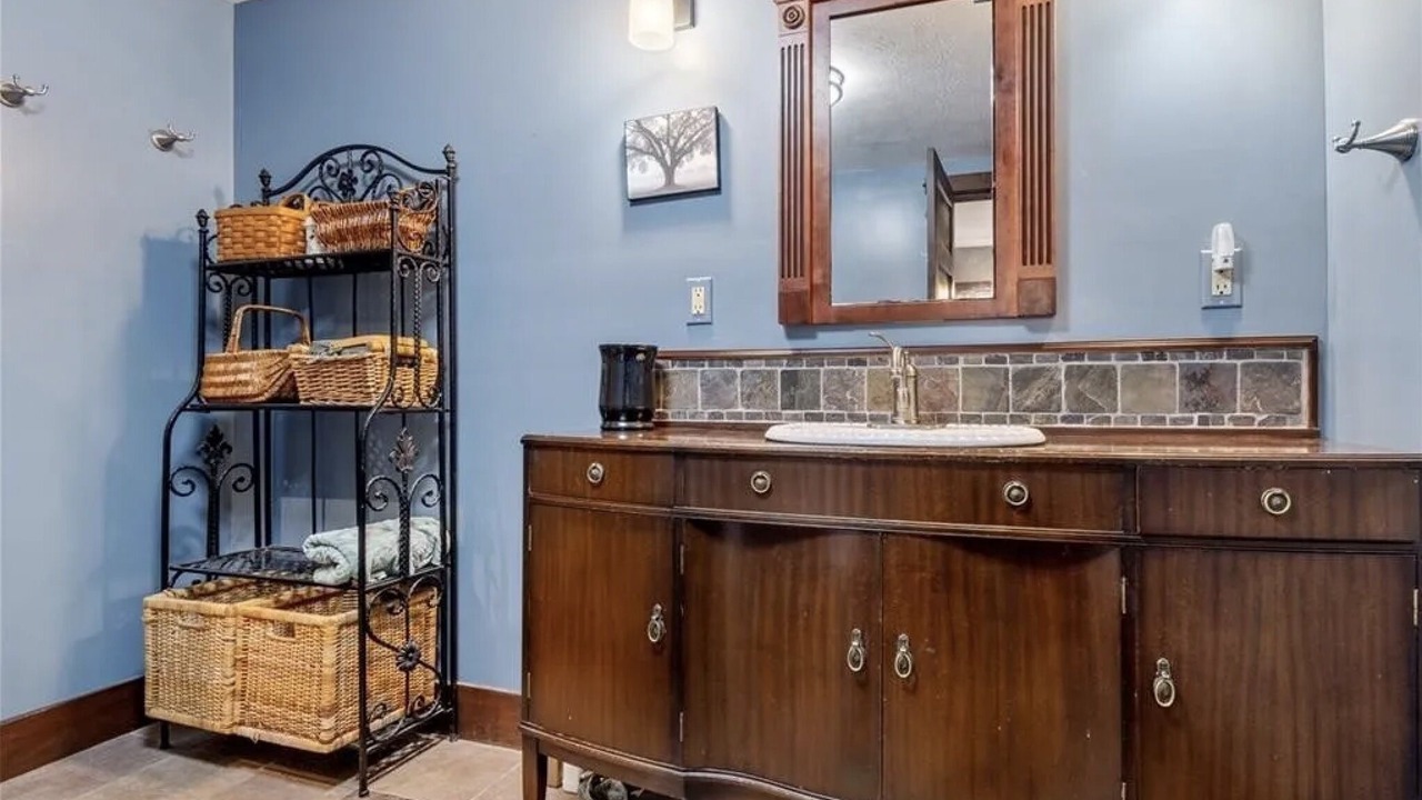 Photo of Bathroom in Winesburg