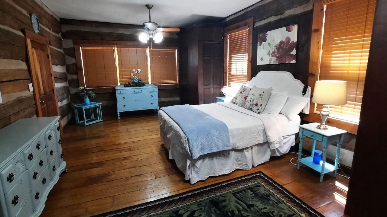 Photo of Bedroom in Winesburg