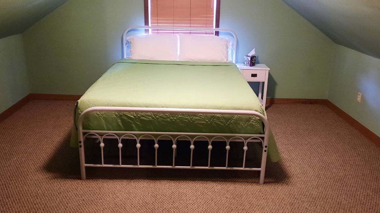 Photo of Bedroom in Winesburg