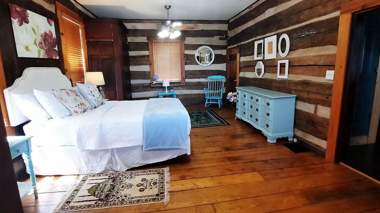 Photo of Bedroom in Winesburg