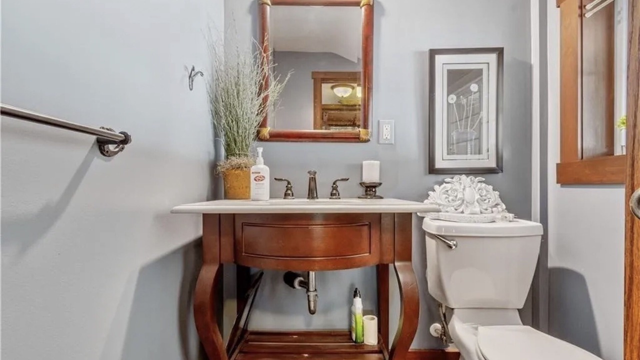 Photo of Bathroom in Winesburg