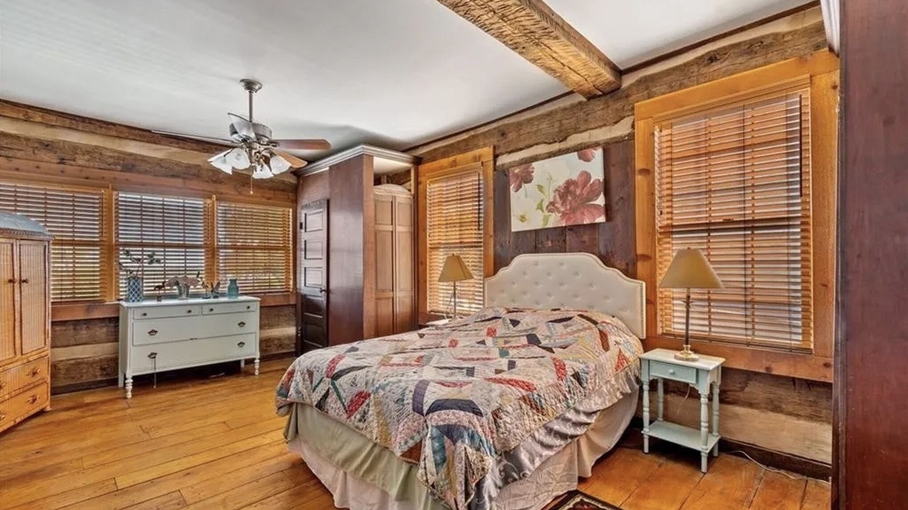 Photo of Bedroom in Winesburg