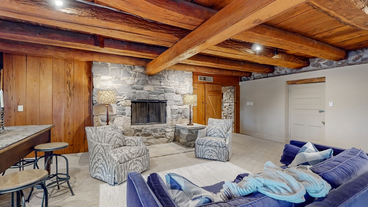 Photo of Livingroom in Mays Chapel