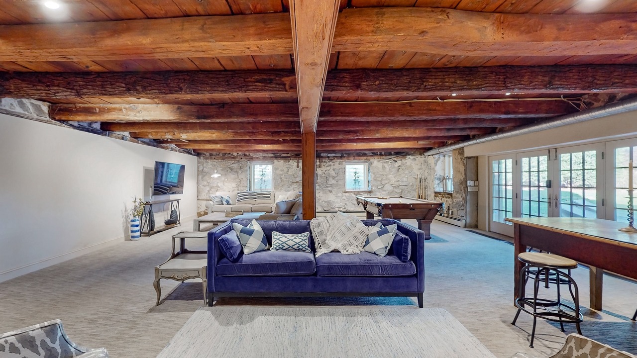 Photo of Livingroom in Mays Chapel