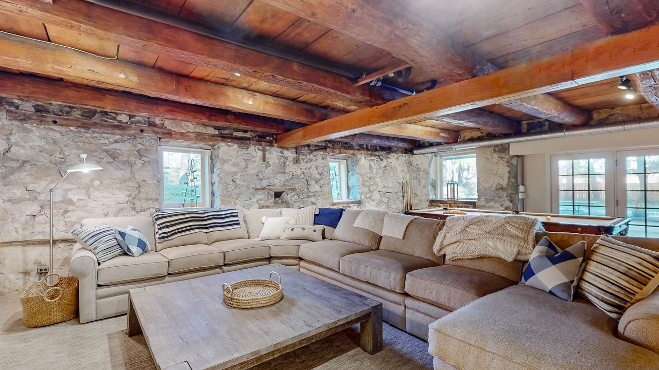 Photo of Livingroom in Mays Chapel