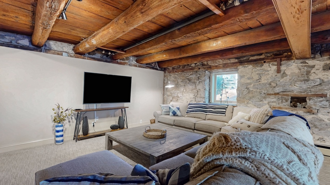 Photo of Livingroom in Mays Chapel