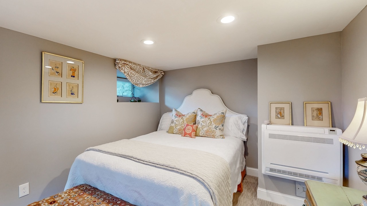 Photo of Bedroom in Mays Chapel