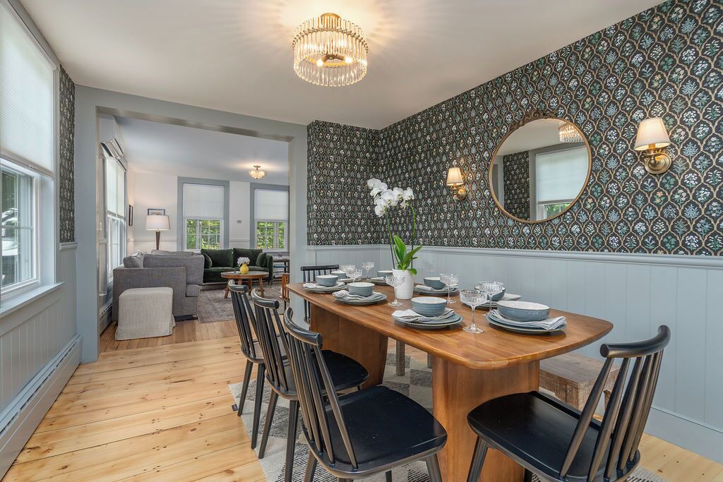 Photo of Livingroom in Meredith