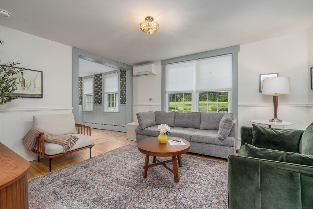Photo of Livingroom in Meredith