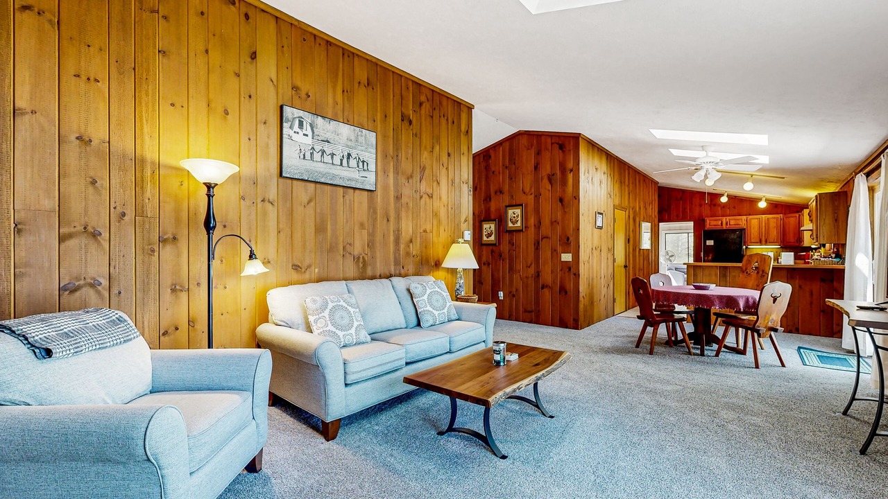 Photo of Livingroom in Moultonborough