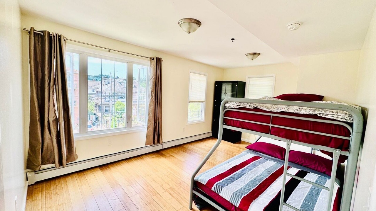 Photo of Bedroom in Jamaica Hills
