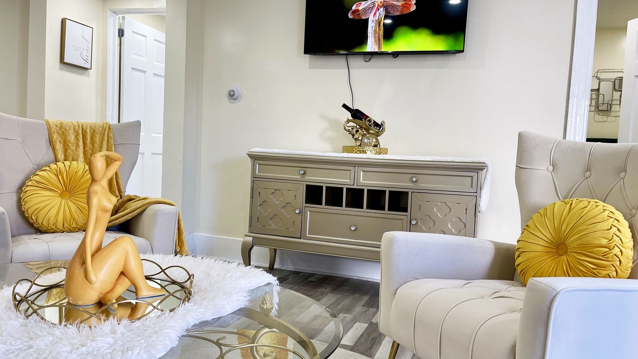 Photo of Livingroom in Utica