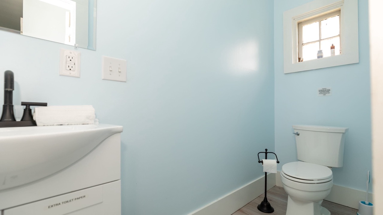 Photo of Bedroom in St. Albans Historic District