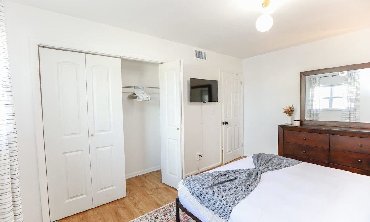 Photo of Bedroom in Willoughby Spit