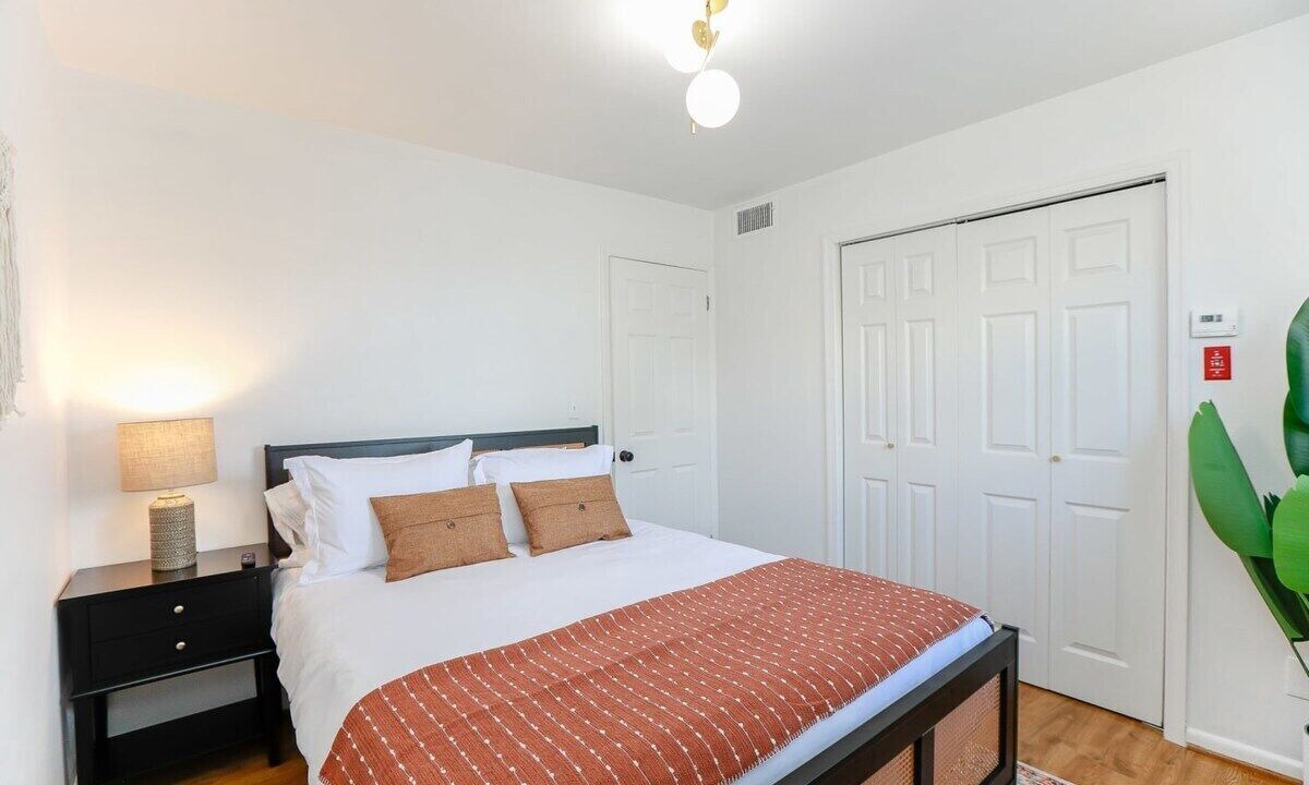 Photo of Bedroom in Willoughby Spit