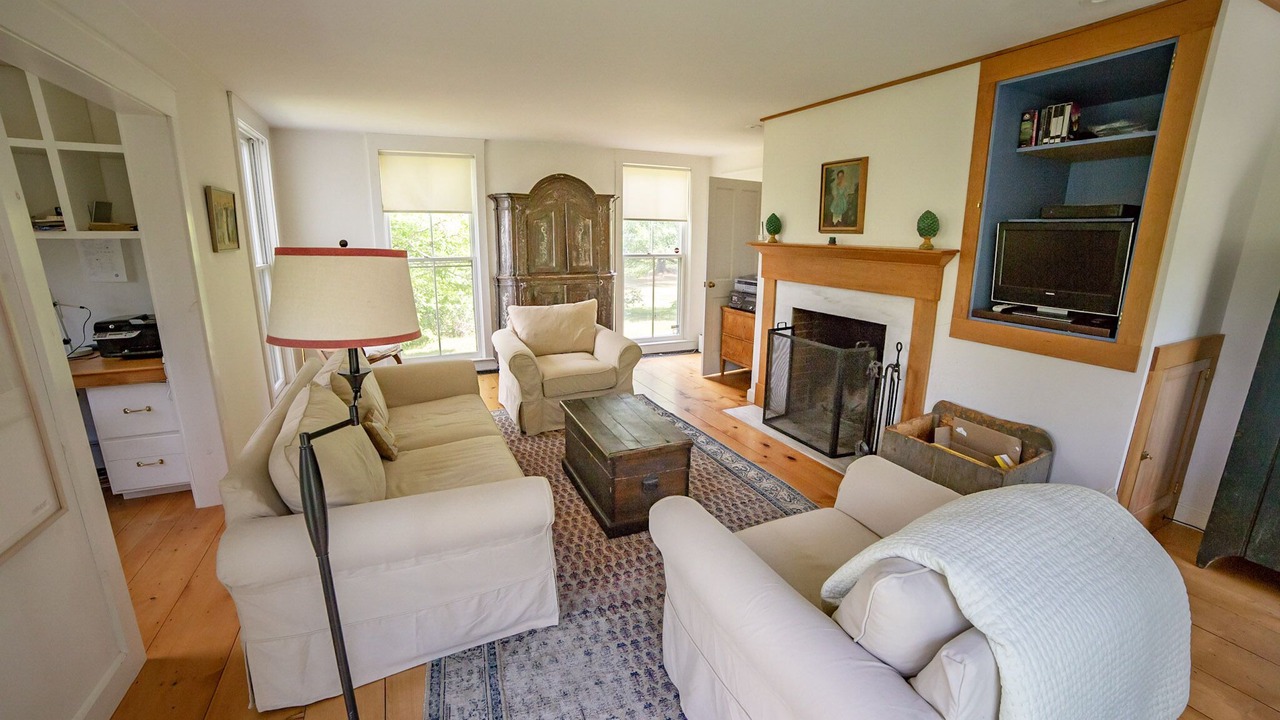 Photo of Livingroom in South Londonderry