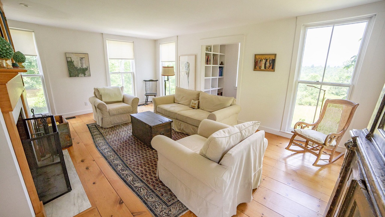 Photo of Livingroom in South Londonderry