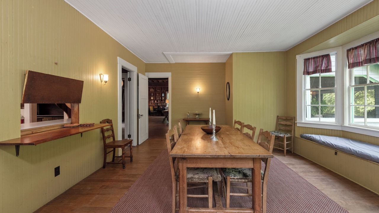 Photo of Livingroom in Warren