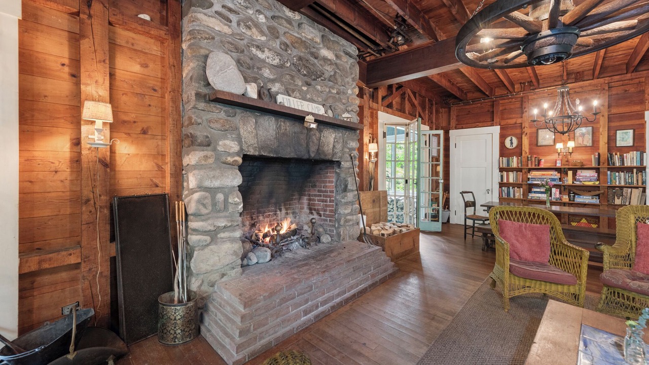 Photo of Livingroom in Warren
