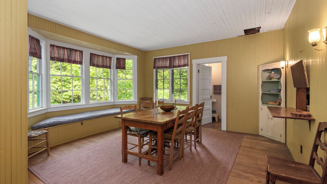 Photo of Livingroom in Warren
