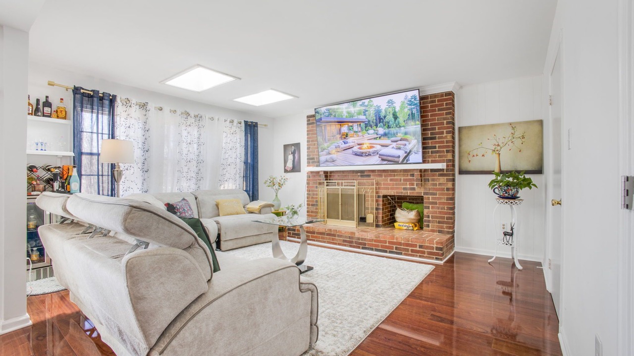 Photo of Livingroom in Aspen Hill