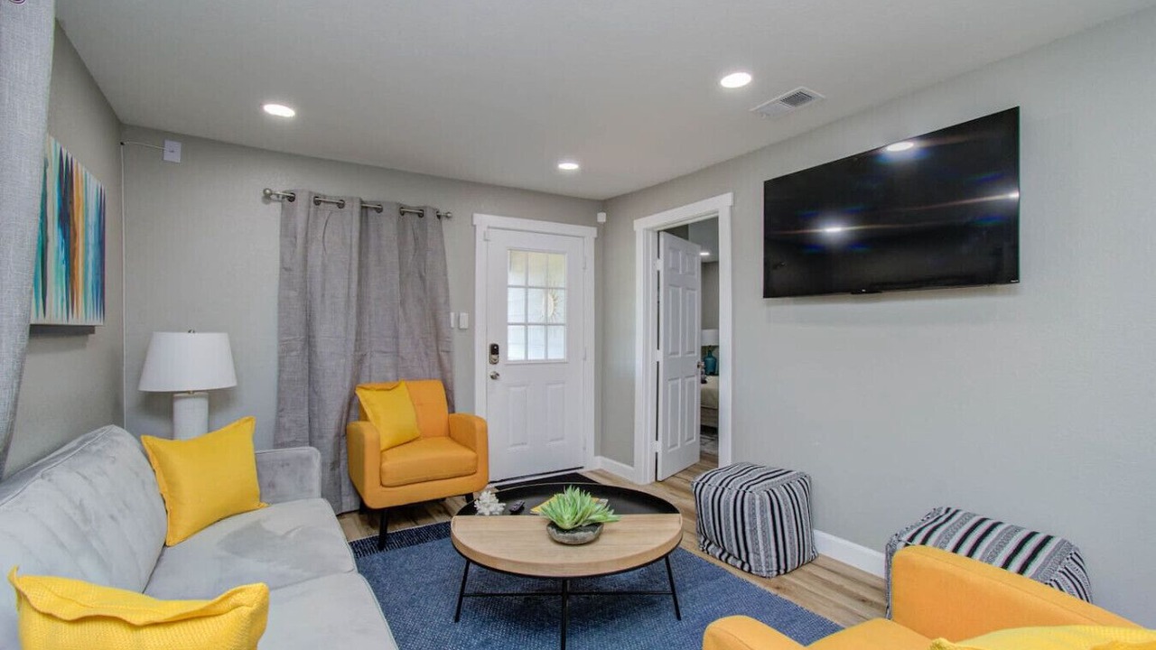 Photo of Livingroom in Hitchcock