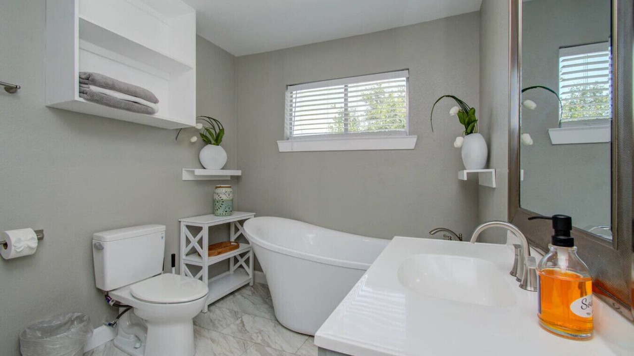 Photo of Bathroom in Hitchcock