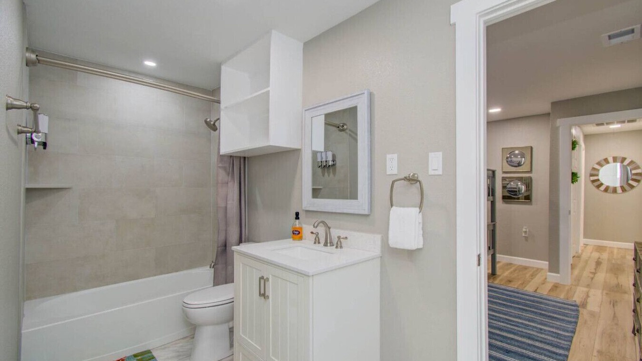 Photo of Bathroom in Hitchcock