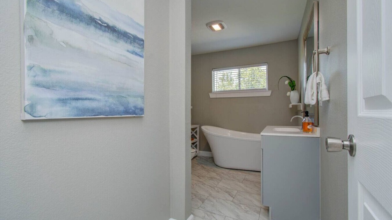 Photo of Bathroom in Hitchcock