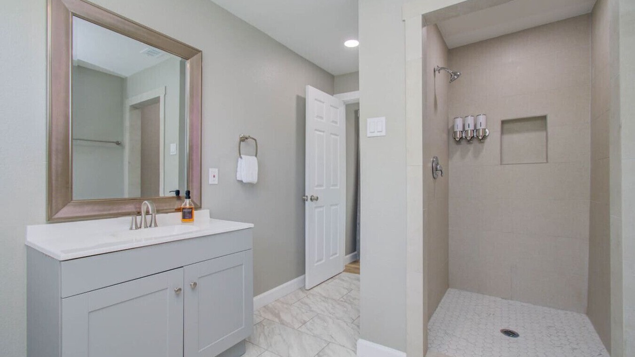 Photo of Bathroom in Hitchcock