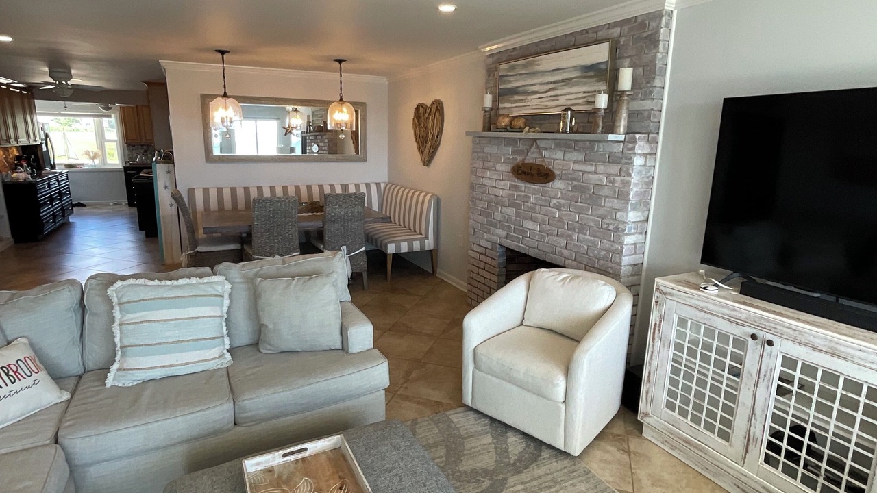 Photo of Livingroom in Old Saybrook
