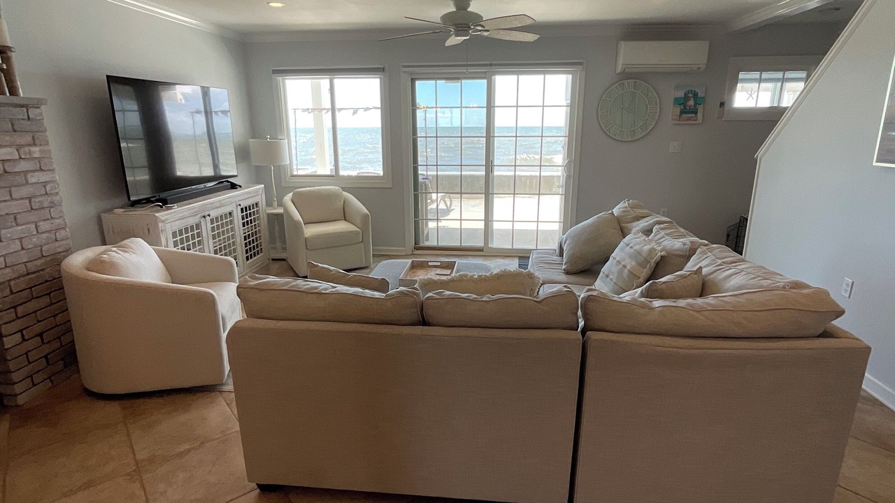 Photo of Livingroom in Old Saybrook