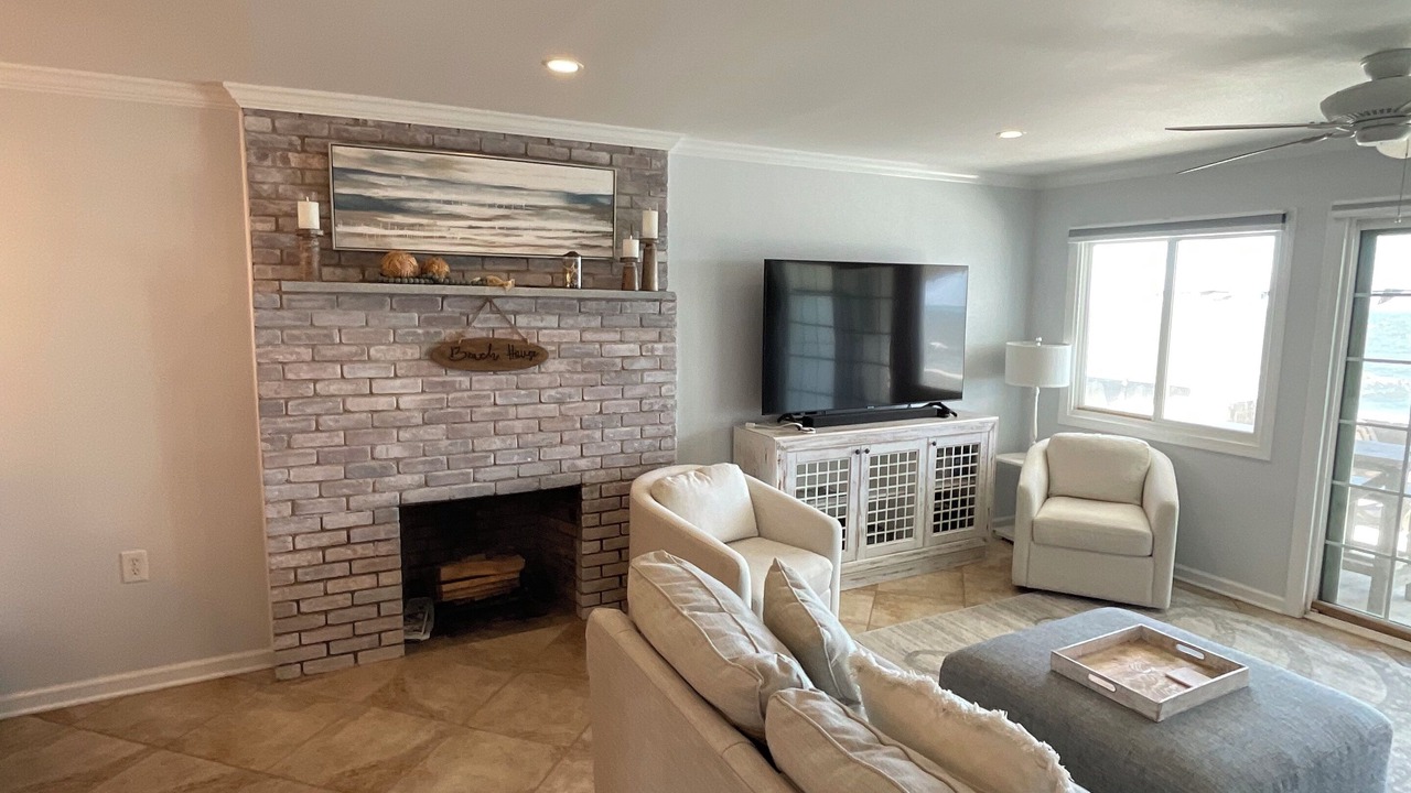 Photo of Livingroom in Old Saybrook