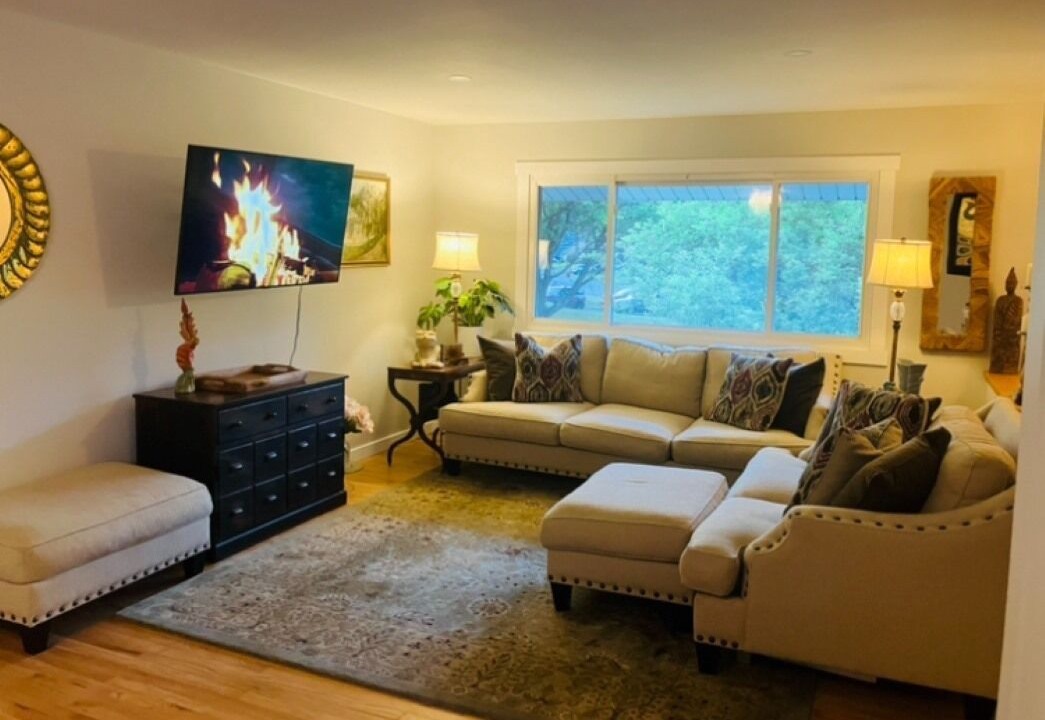 Photo of Livingroom in Saratoga Springs
