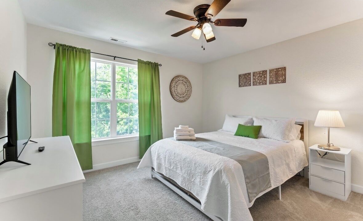 Photo of Bedroom in Willoughby Spit