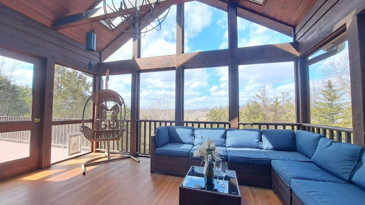 Photo of Livingroom in Salt Point